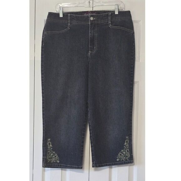 Gloria Vanderbilt Women's Capri Jeans Size 12 Blue Embroidered Cuffs - Picture 11 of 12
